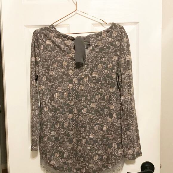 LC Lauren Conrad gray and pink lace trim tie neck top size medium - Picture 2 of 6
